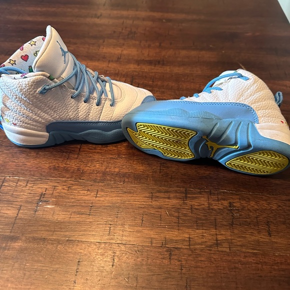 Gently used Air Jordan 12 GS University Blue (Emoji) - Picture 3 of 4